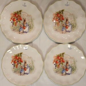 4x Zrike Brands PETER RABBIT Easter  Dinner Plates Scalloped Strawberry Garden